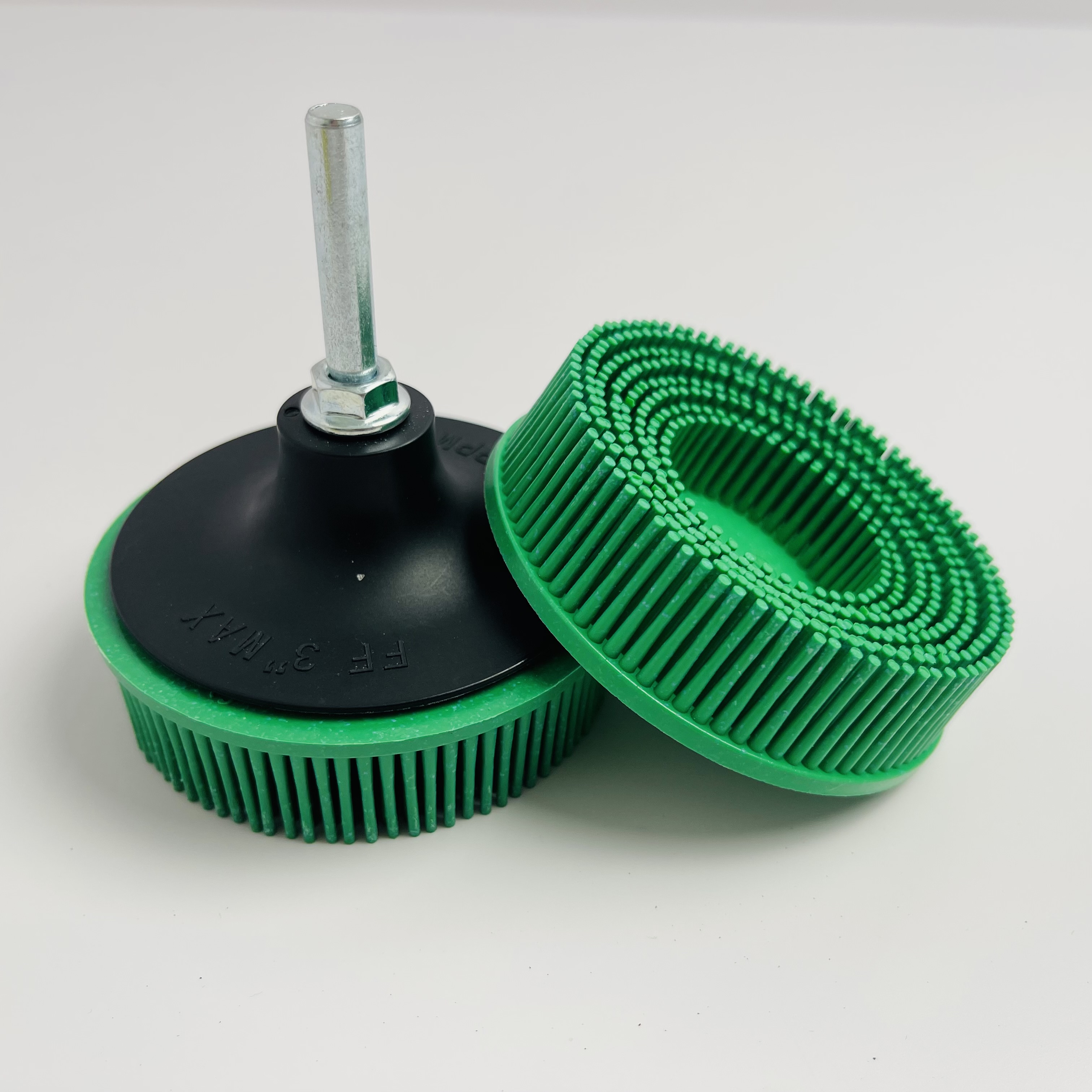 Disco de cerdas cônicas com bloqueio de rolo de 3 polegadas para remover contaminantes de superfície 
